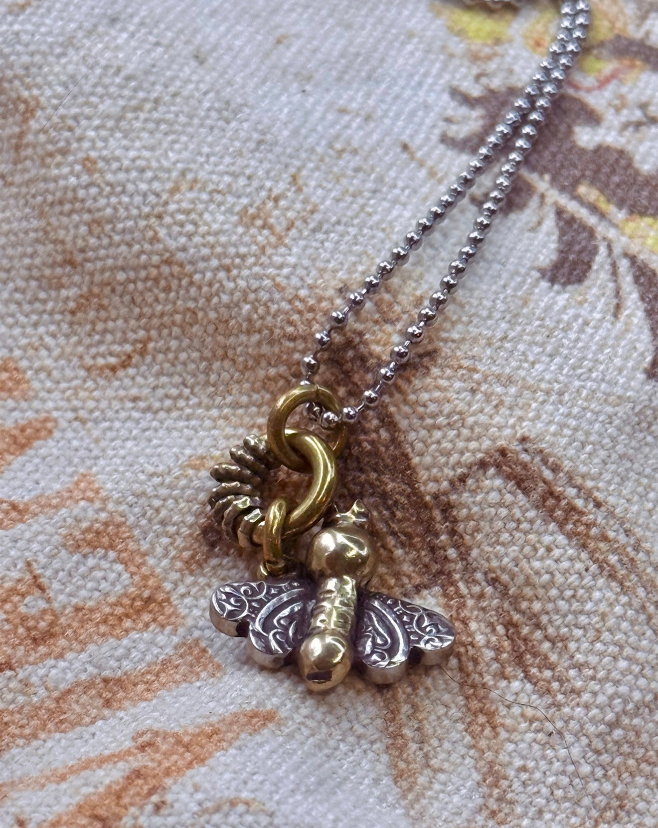 QueenBee #8 con cadena