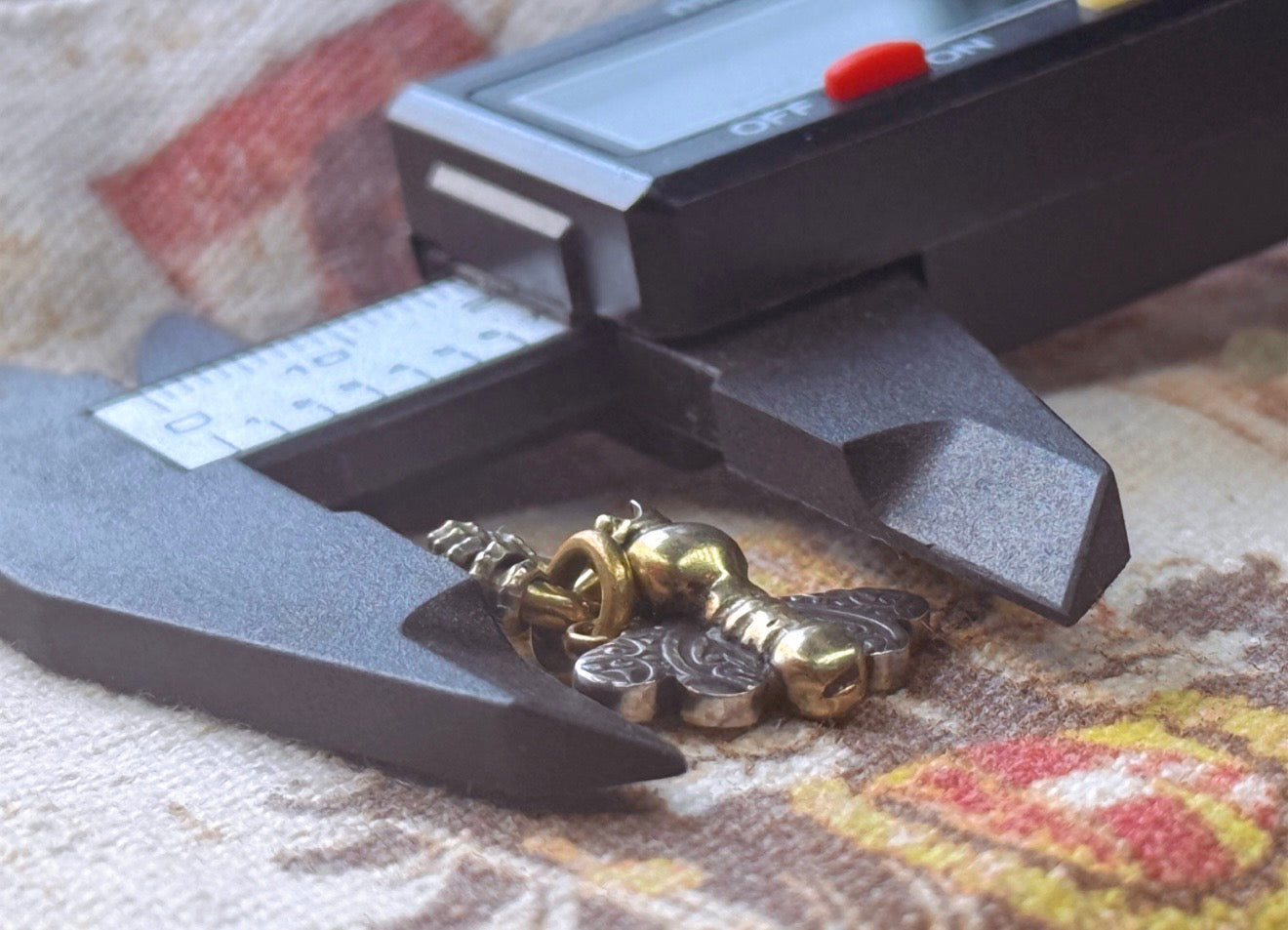 QueenBee #8 con cadena