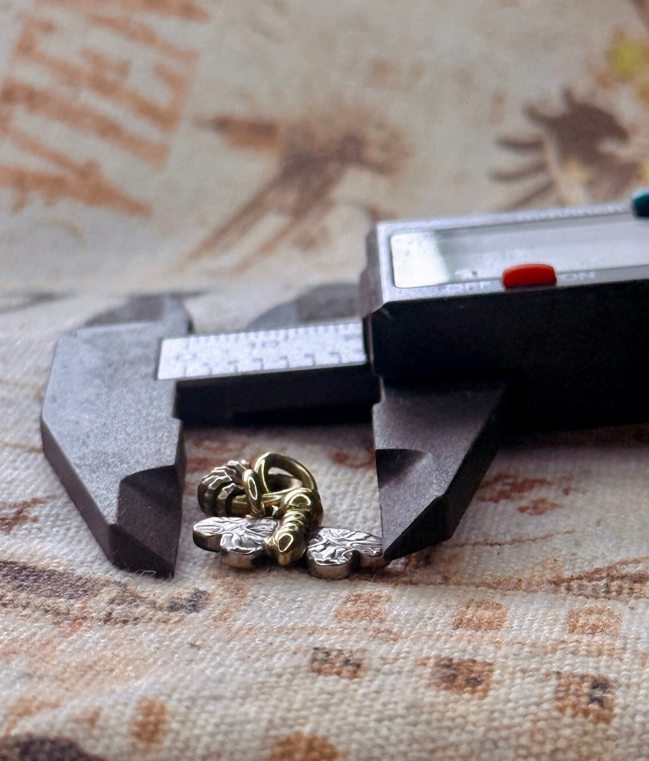 QueenBee Charm #1/sortija con los tres charms!