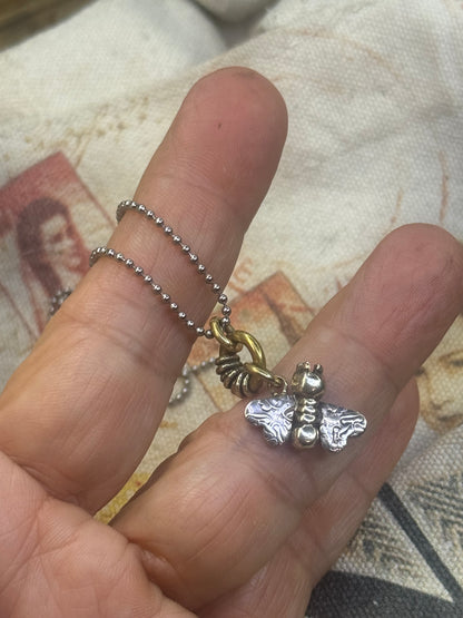 QueenBee #12 con cadena