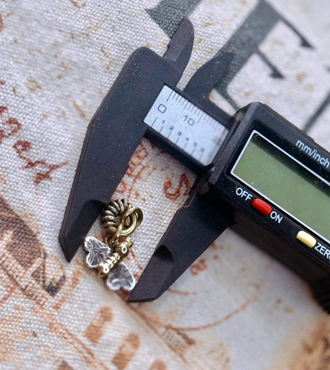 QueenBee Charm #1/sortija con los tres charms!