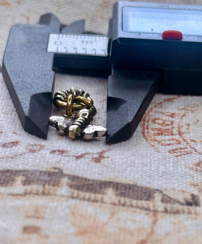 QueenBee #3 con cadena