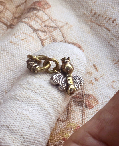 QueenBee #8 con cadena