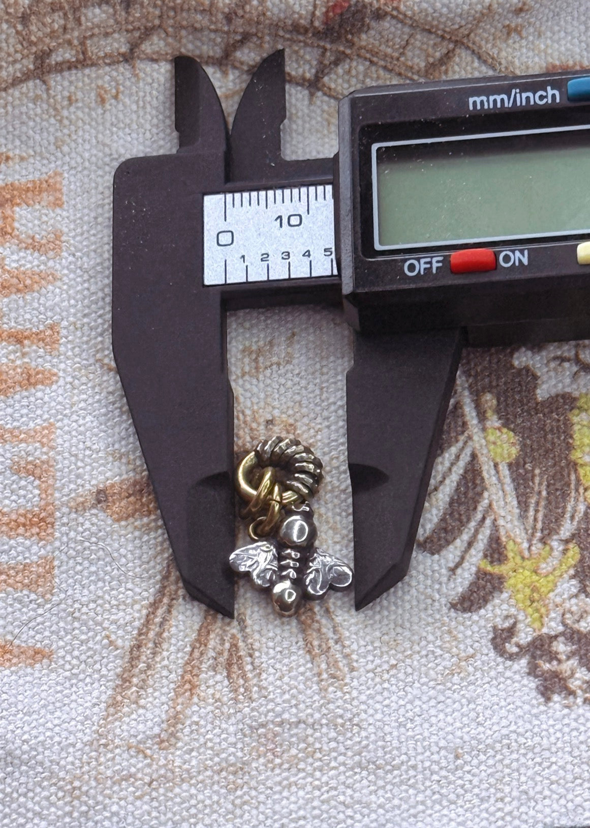 QueenBee #5 con cadena