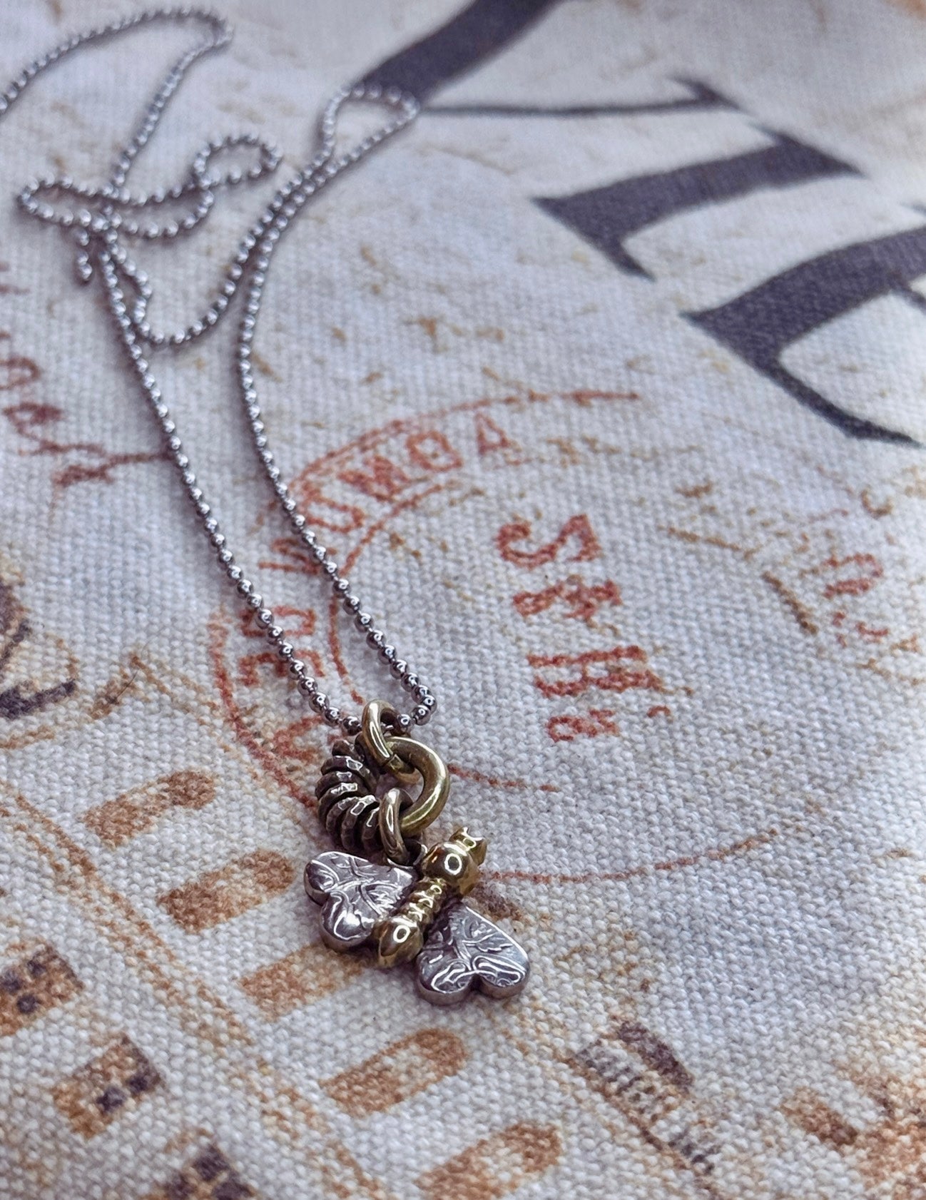 QueenBee Charm #1/sortija con los tres charms!