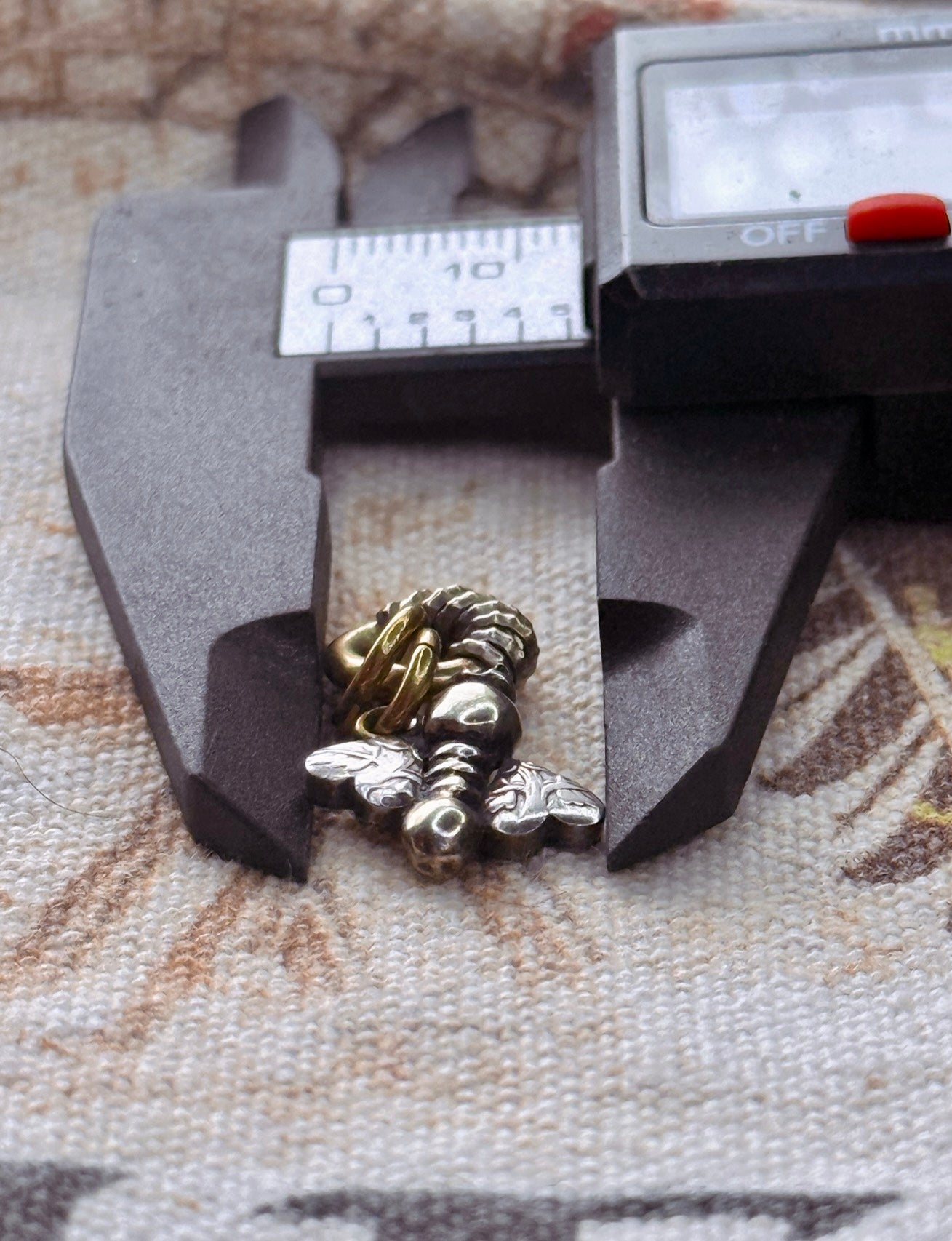 QueenBee #5 con cadena