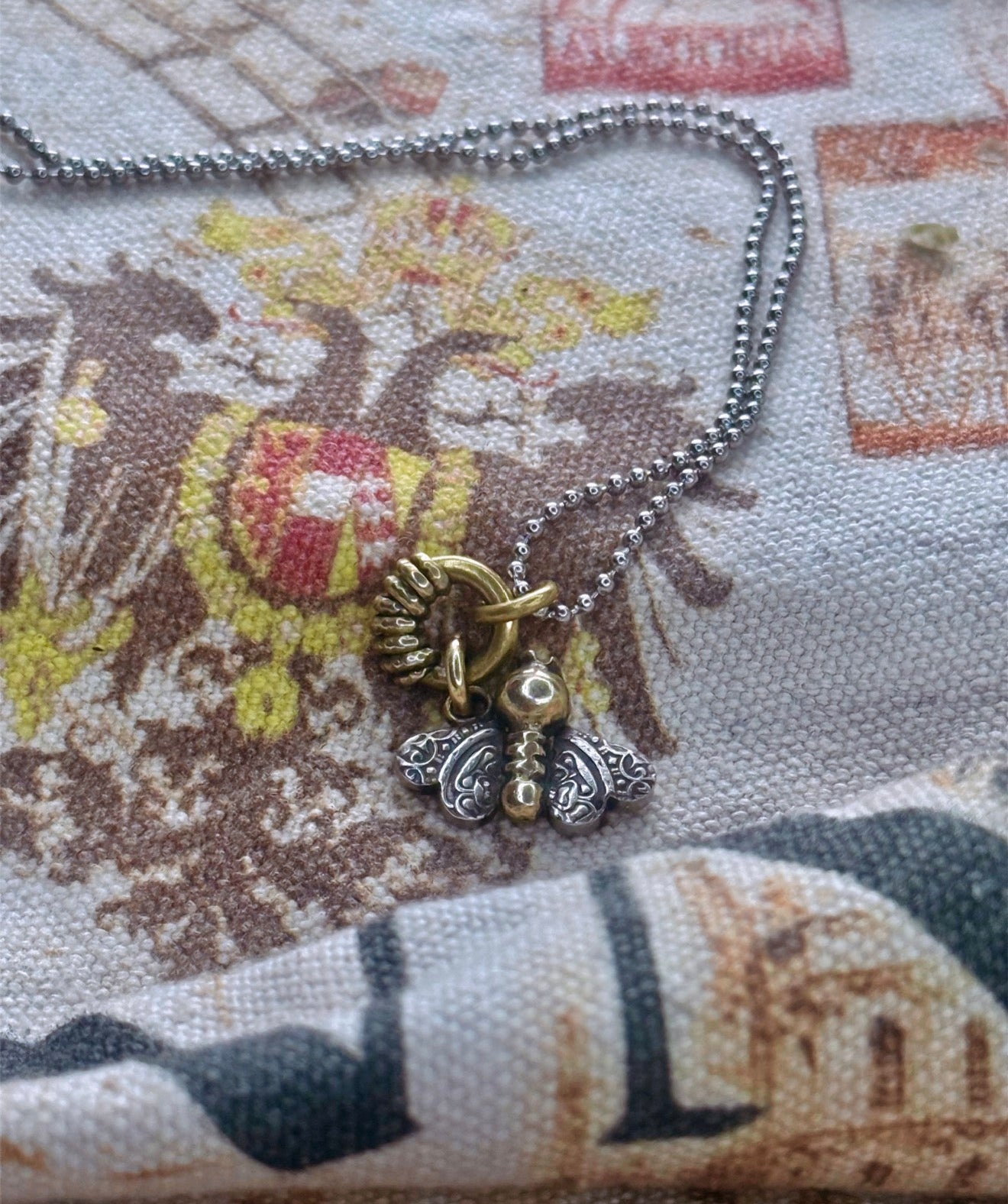 QueenBee #10 con cadena