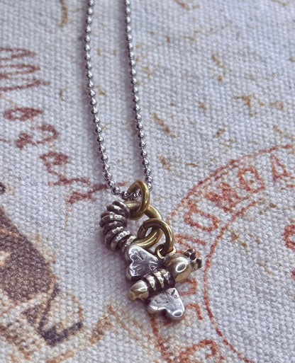 QueenBee #3 con cadena