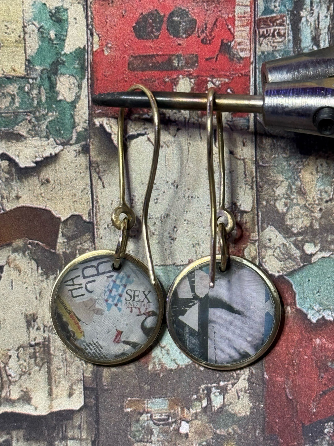 Eye Charm Earrings-Pantallas