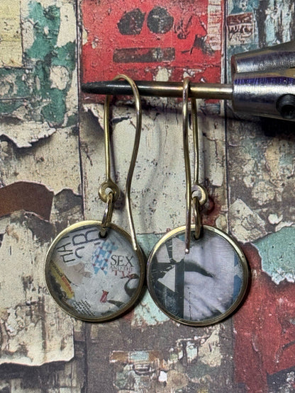 Eye Charm Earrings-Pantallas