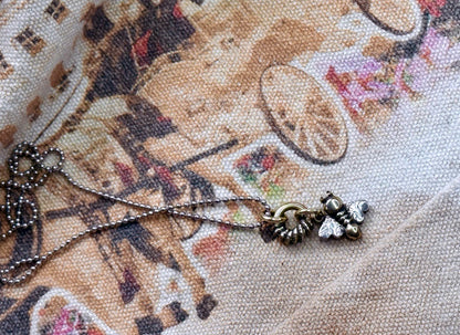 QueenBee #5 con cadena