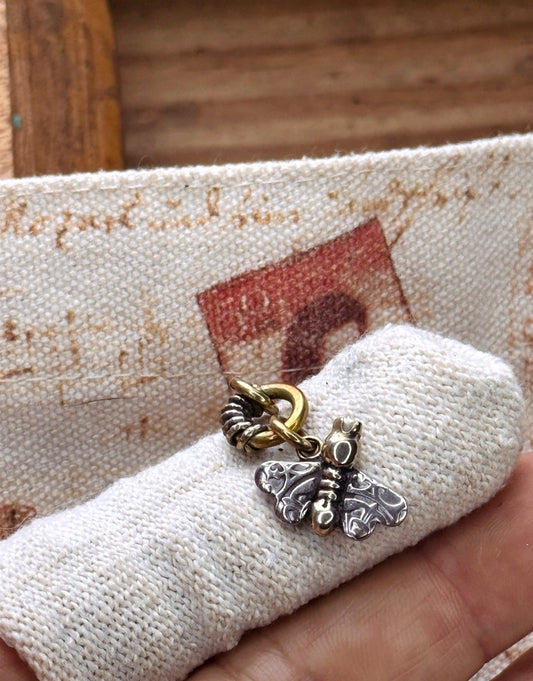 QueenBee #6 con cadena