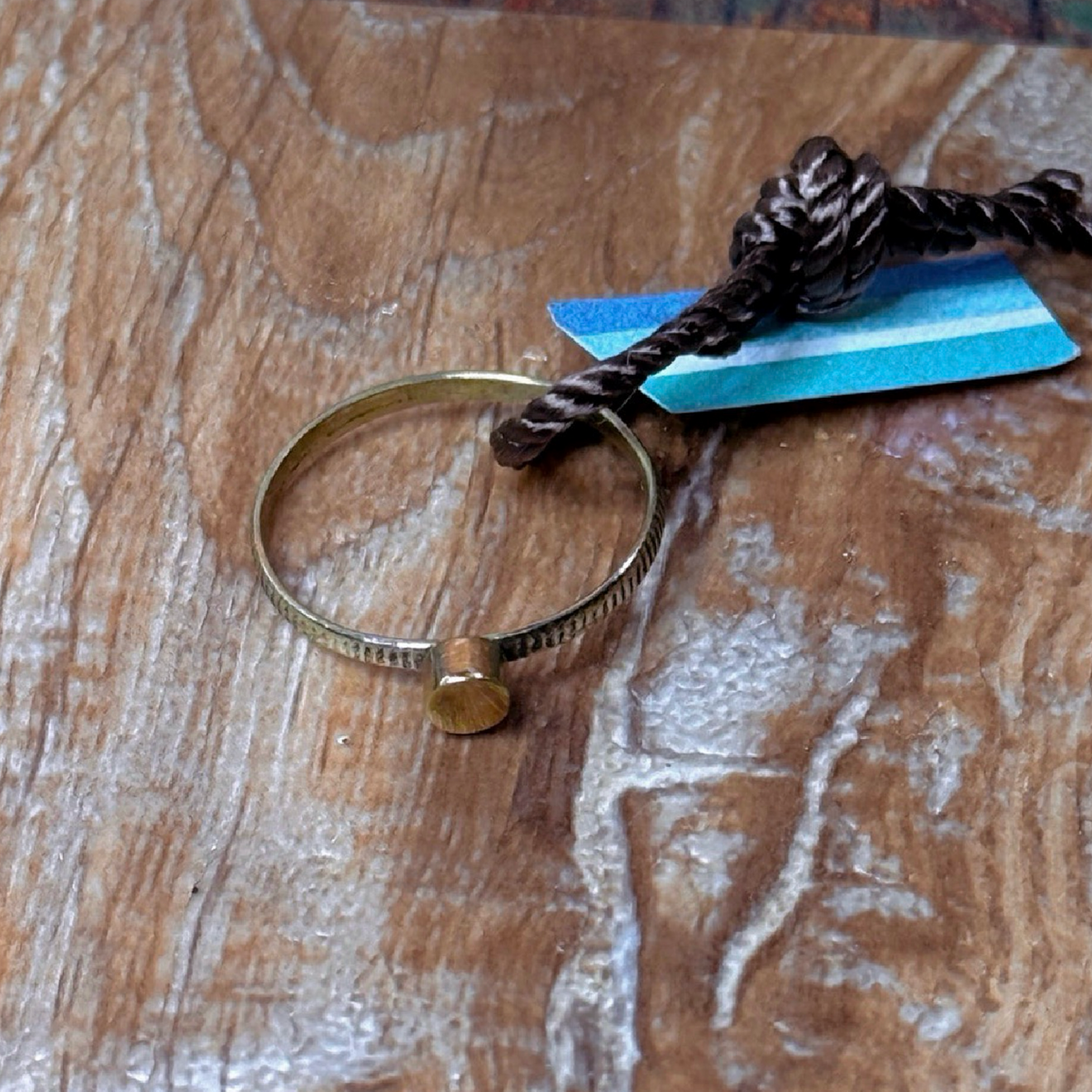 anillo de bronce