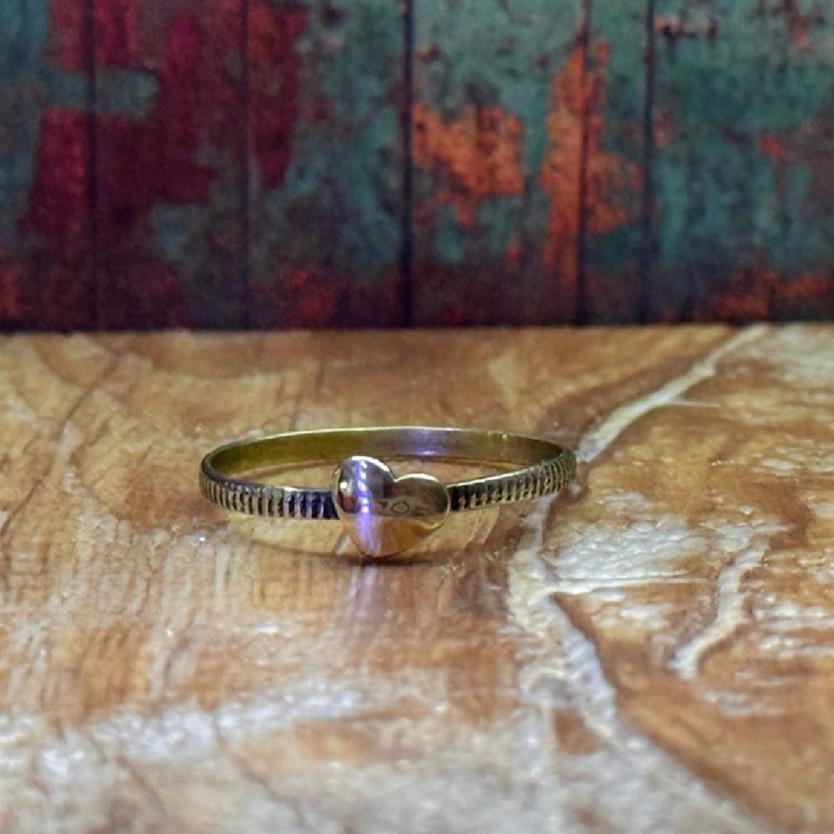 anillo con corazón en bronce